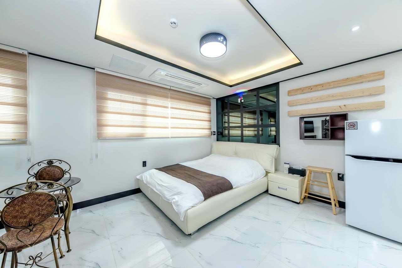 Jeju Skyhill Pension Seogwipo Exterior photo
